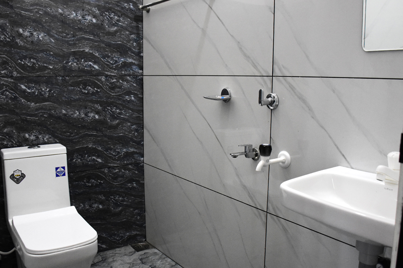 Ac and non ac rooms available near kreupasanam for family